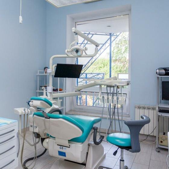 Центр Корона-Дентал на Академика Пустовойта